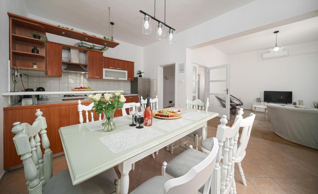 Apartman Rusula Vodice Exteriör bild