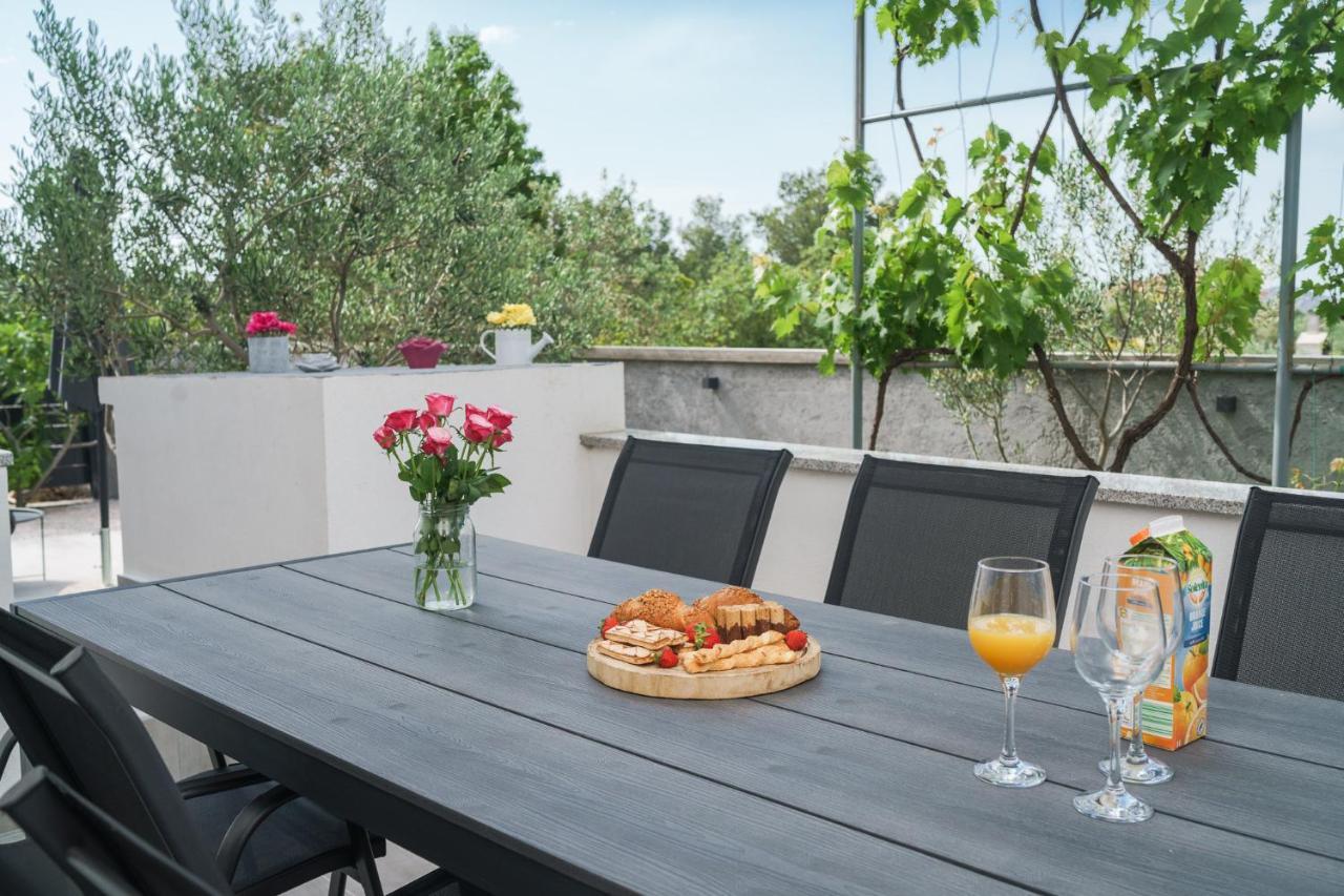 Apartman Rusula Vodice Exteriör bild
