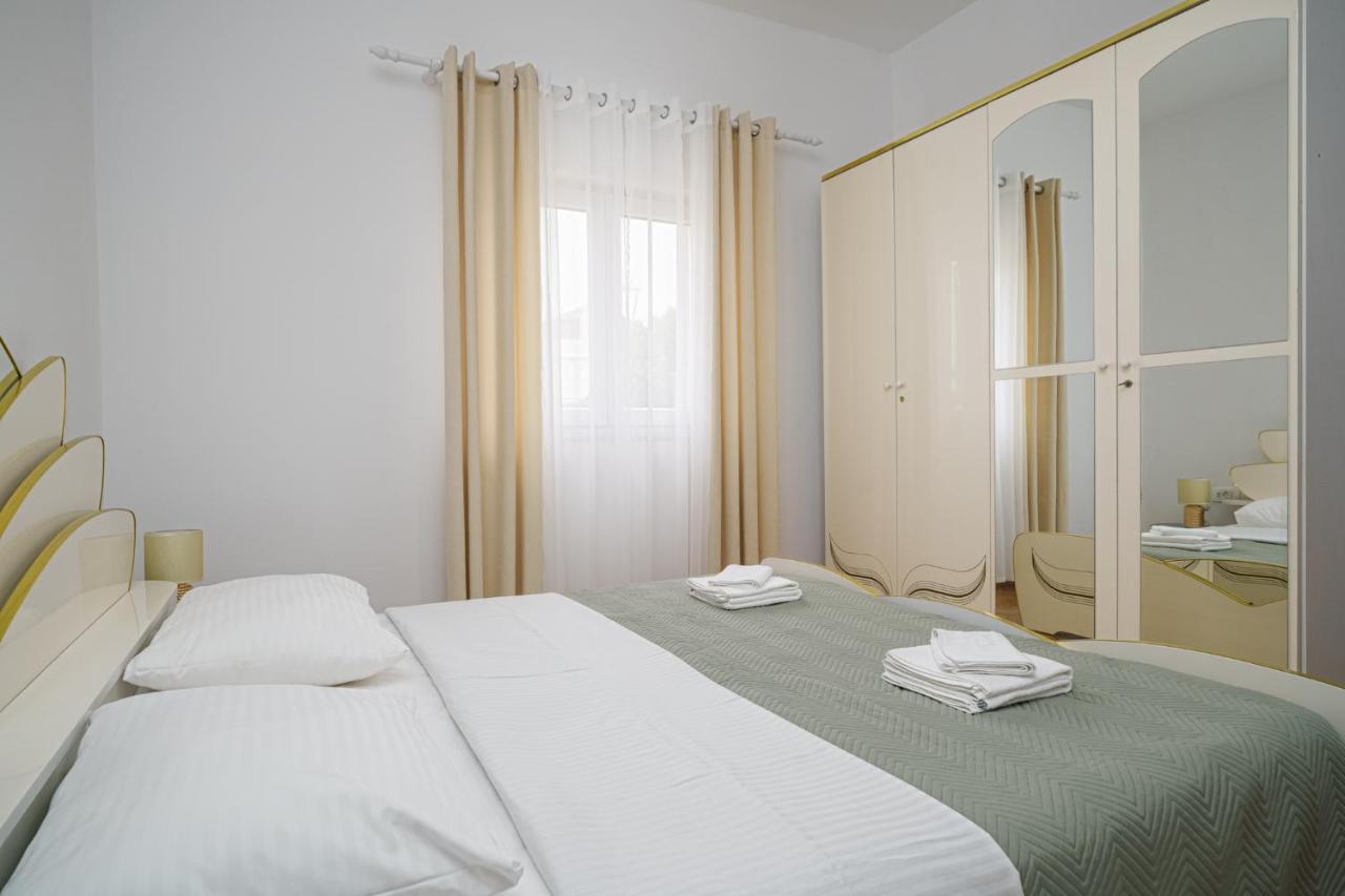 Apartman Rusula Vodice Exteriör bild