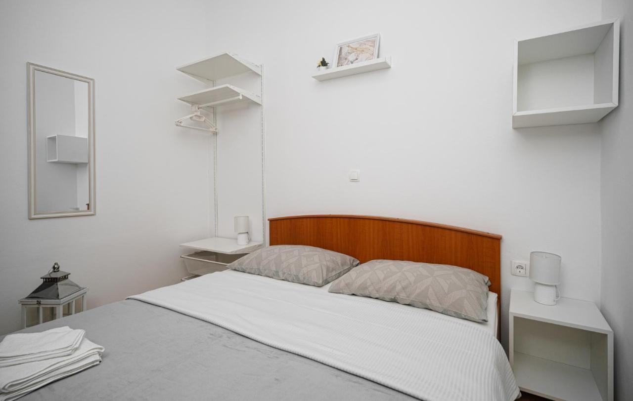 Apartman Rusula Vodice Exteriör bild